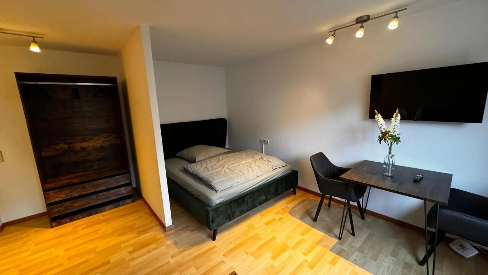 Apartment 15 Im Lehenviertel contacts